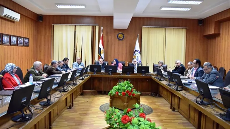 رئيس جامعة بنى سويف يترأس اجتماع مجلس الدراسات العليا