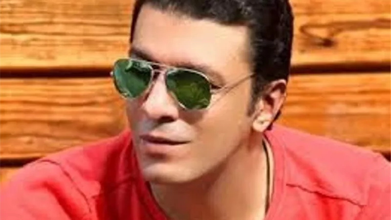 مصطفى كامل يطالب بمحاسبة من سمح بدخول 
