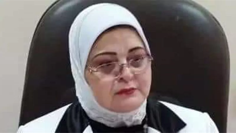 وكيل تعليم كفر الشيخ تطمئن على حالة طالبة أصيبت في حادث