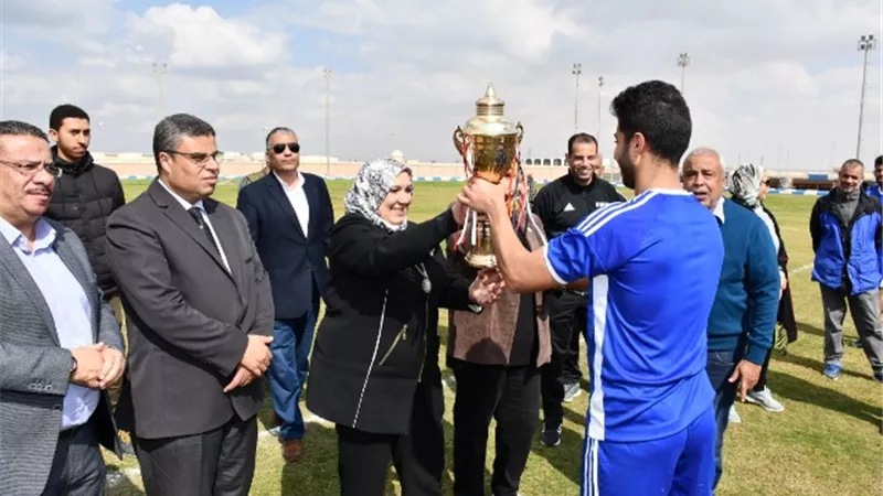 حاسبات القناة تفوز بكأس الدوري الداخلي لكرة القدم.صور