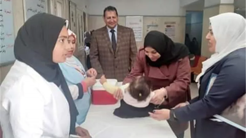 بالصور.. رئيس مركز القوصية بأسيوط تتابع حملة شلل الأطفال