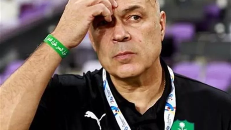 رسمياً.. الأهلى يقيل مدرب الزمالك السابق من تدريب الفريق
