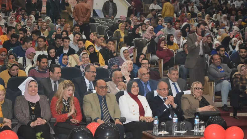 انطلاق فعاليات عودة زمن الفن الجميل بقاعة مؤتمرات جامعة الزقازيق.. صور