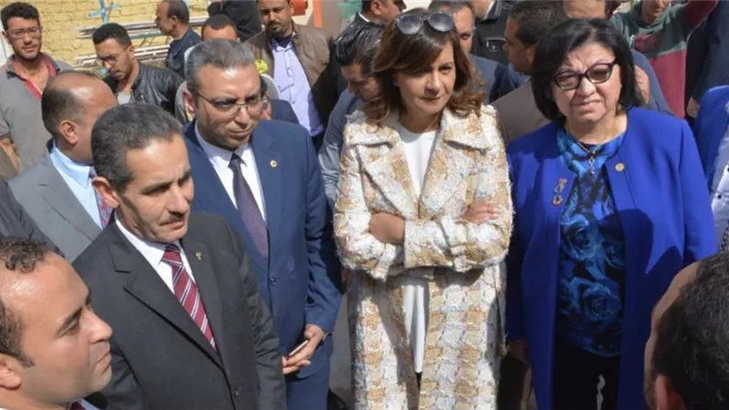 وزيرة الهجرة ومحافظ الغربية ونائبه في زيارة القرى المنتجة بمركز بسيون
