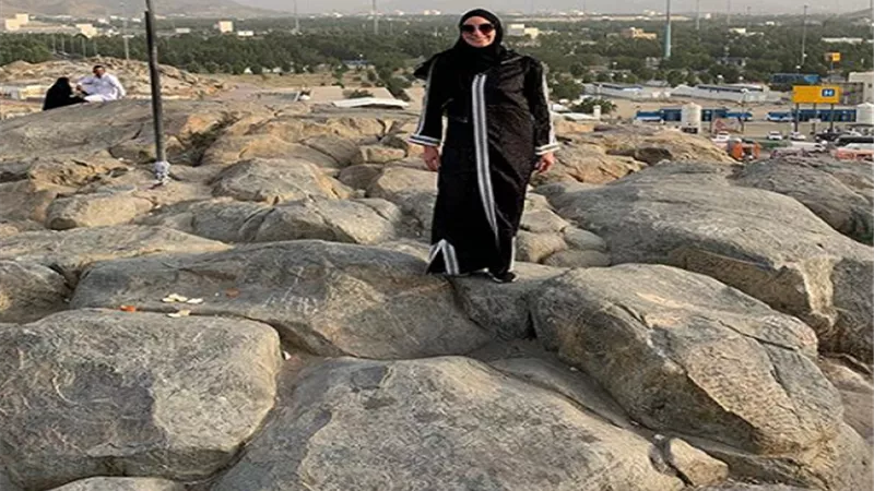 نيرمين الفقي تؤدى مناسك العمرة.. صور