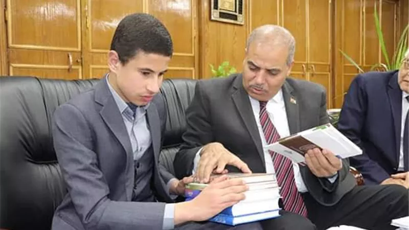 المحرصاوى يستقبل الطالب عبد الله عمار مشيدا به كنموذج لطلاب الأزهر الشريف