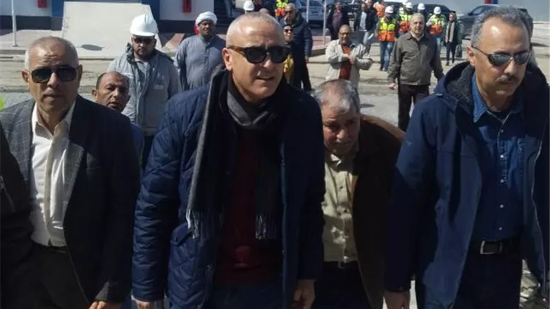 عبدالمطلب يتفقد الأعمال النهائية بمحطة تحلية مياه البحر بمدينة شرق بورسعيد