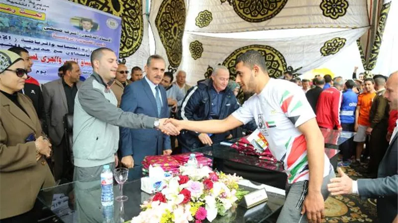 محافظ كفرالشيخ يطلق إشارة البدء 