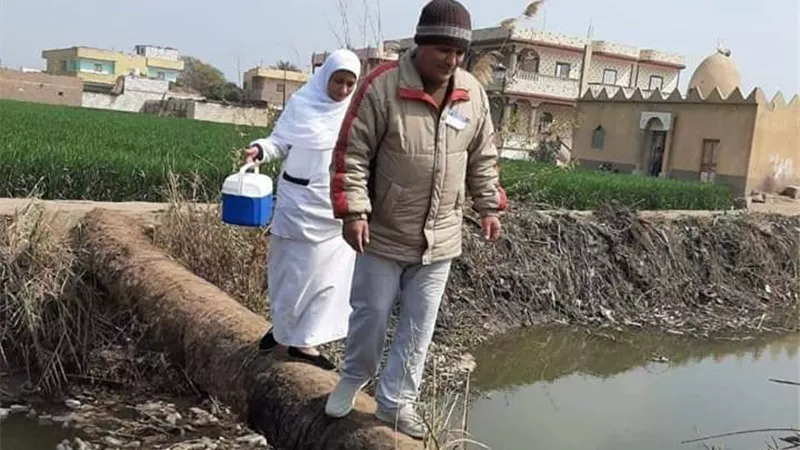 حملة التطعيم ضد شلل الأطفال تحقق 99 % من المستهدف وتتحدى الصعاب بالمنوفية صـور