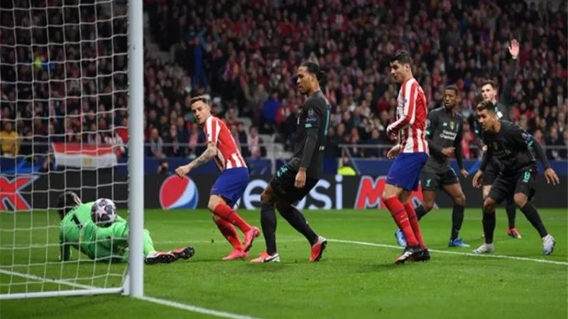 بالفيديو.. هدف مبكر يحسم الشوط الأول من مواجهة ليفربول واتليتكو مدريد