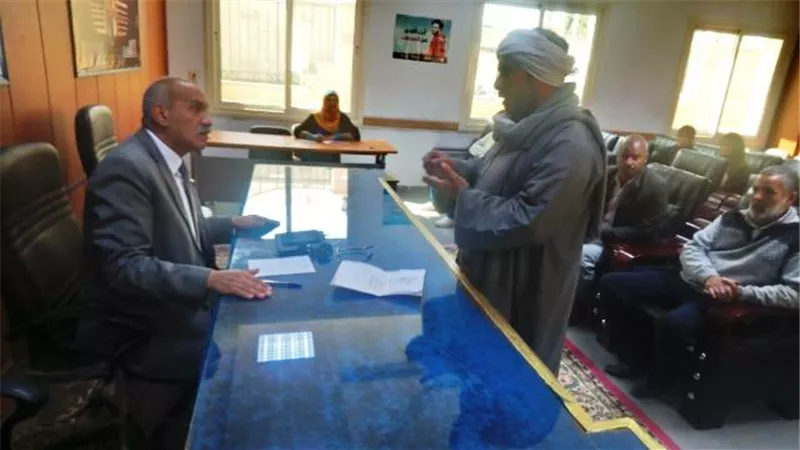 عبد الجابر يبحث مشكلات مواطنى القرنة فى اليوم المفتوح