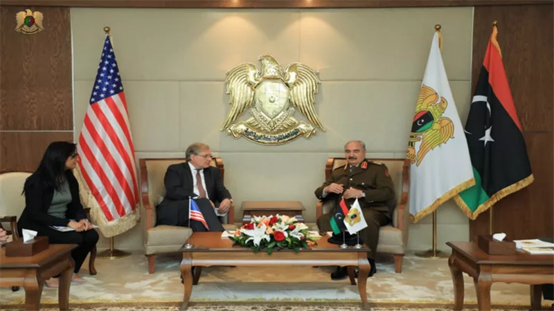 السفير الأمريكي في ليبيا يلتقي حفتر