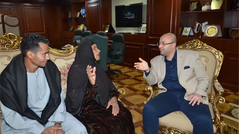 محافظ بني سويف يلتقى ملكه البطاطس