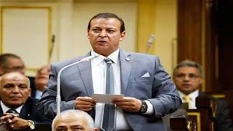 برلمانى يطالب 