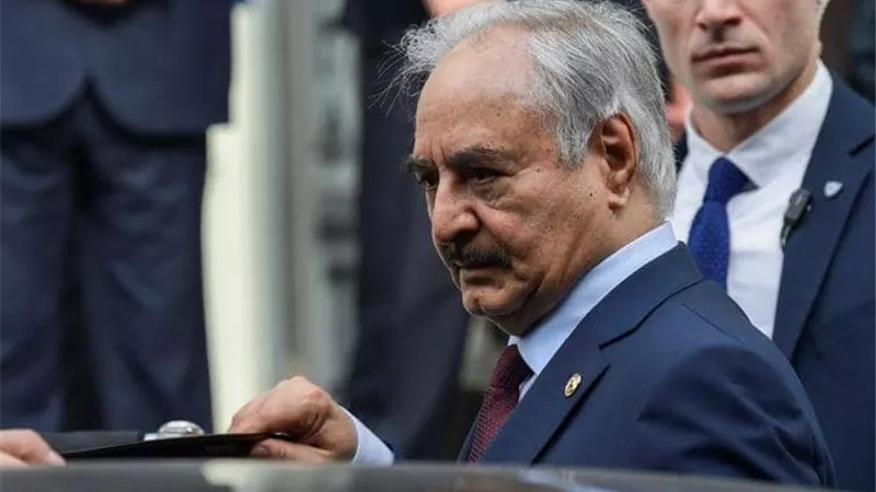 حفتر يبحث مع وزير الدفاع الروسي الوضع الراهن في ليبيا