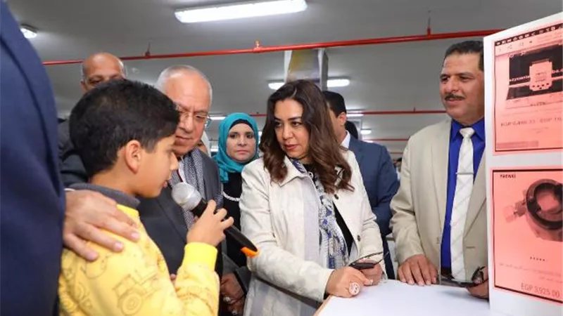 محافظ دمياط تتفقد المسابقة السنوية للابداع العلمي .صور