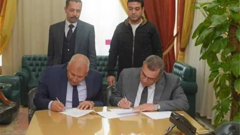 محافظ الوادى الجديد ورئيس جامعة ٦ اكتوبر يوقعان بروتوكول تعاون .صور