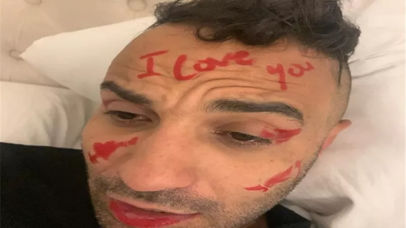 أحمد فهمى يتزين 