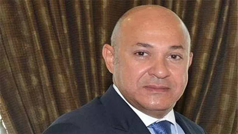 سفير مصر بأبو ظبى يطمئن على بعثة الأهلى والزمالك قبل السوبر