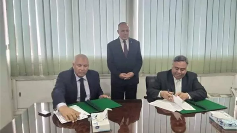 تشغيل 75 بئر بالطاقة الشمسية في الوادي الجديد .صور