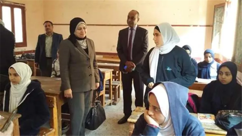 رئيس الإدارة المركزية للتعليم الثانوي يزور مدارس بنى سويف