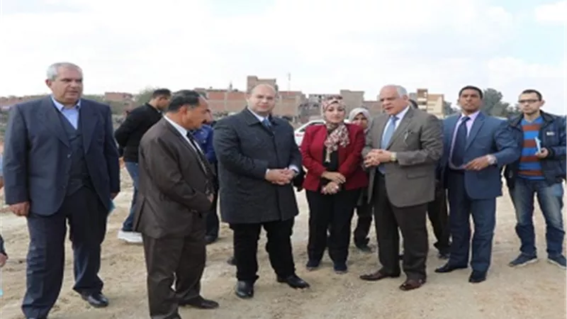 محافظ الجيزة يتفقد اعمال رصف طريق الحسانين بمنشاة القناطر