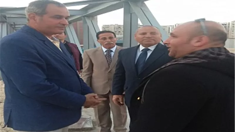 نائب محافظ القاهرة يتفقد اعمال انشاء كوبرى المشاه بحى النزهه بالصور