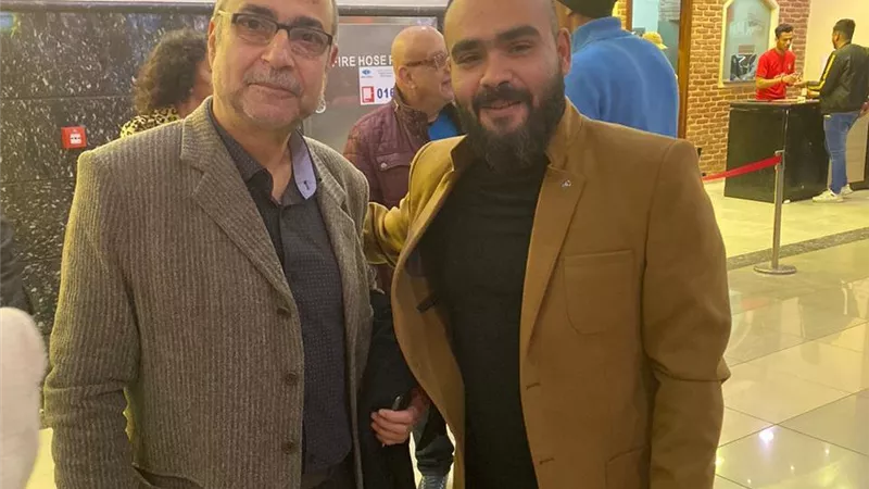 مخرج خان تيولا يشيد بـ 