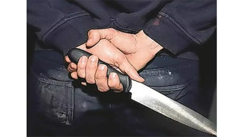 لسوء سلوكها.. عاطل يشرع بقتل زوجته بطعنة سكين فى مايو