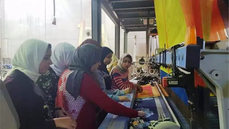 أكاديمية البحث العلمى تدعم مشروع تطبيقات الموضة لطلاب تطبيقية حلوان..بالصور