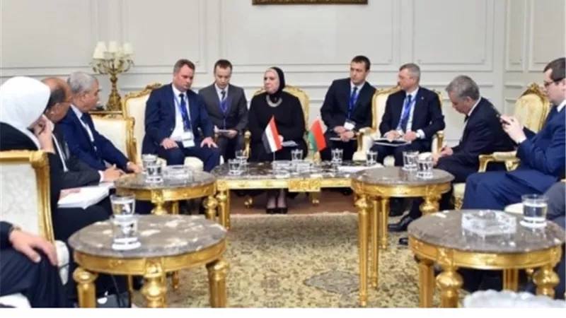 وزيرة التجارة والصناعة تبحث مع نظيريها البيلاروسيين تعزيز العلاقات الاقتصادية