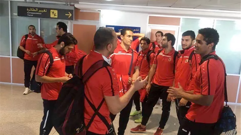 بعثة الاهلى فى مطار ابوظبى استعدادا للعودة الى القاهرة