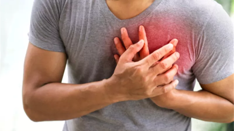 10 اعراض تشير لاصابتك بنوبة قلبية خلال شهر..تعرف عليها