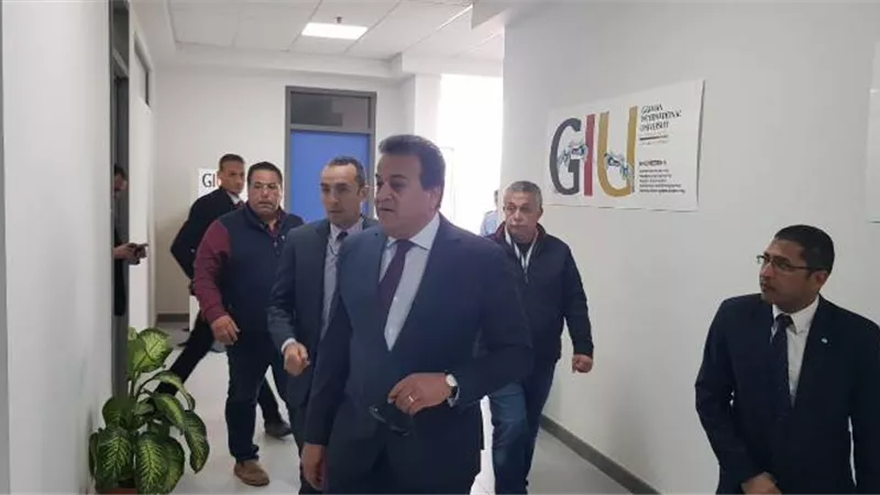 وزير التعليم العالي يتفقد منشآت تحالف الجامعات الألمانية للعلوم التطبيقية