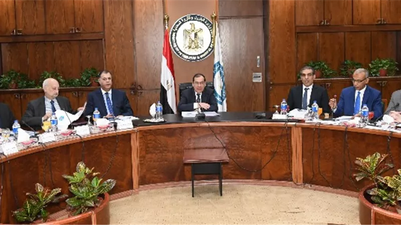 وزير البترول يعتمد الموازنة التخطيطية لـ