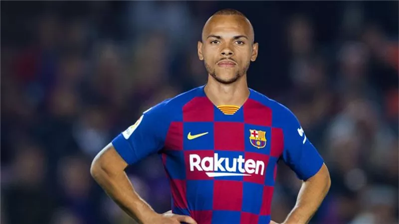 برشلونة يعلن تعاقده مع خليفة ديمبيلي