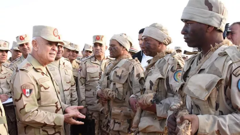 الفريق محمد فريد يشهد المرحلة الرئيسية لمشروع مراكز القيادة الخارجي 