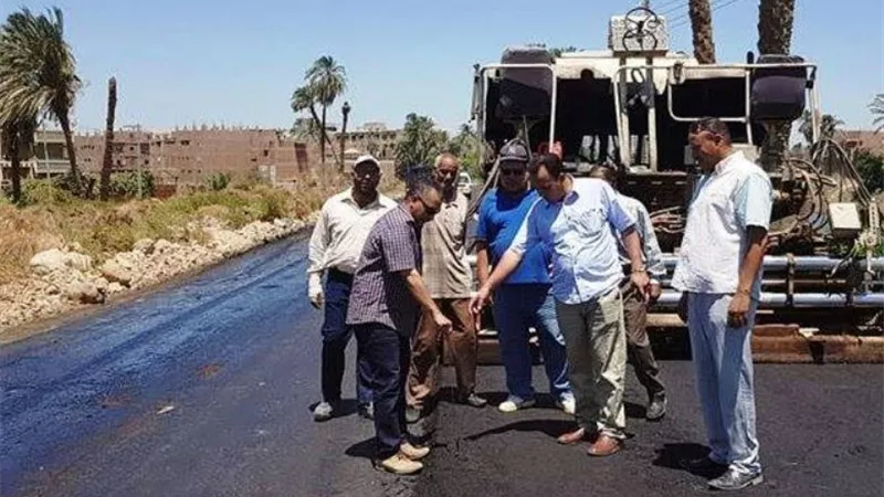 رصف 20 كيلو متر طرق بتكلفة 23 مليون جنيه بسوهاج
