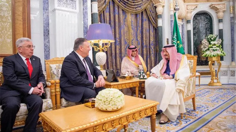 الملك سلمان يبحث الاوضاع الامنية بالمنطقة مع وزير الخارجية الأمريكي