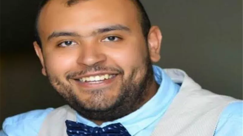 شاهد بالصور : خطوبة نجم فريق مسرح مصر على فتاة خارج الوسط الفني