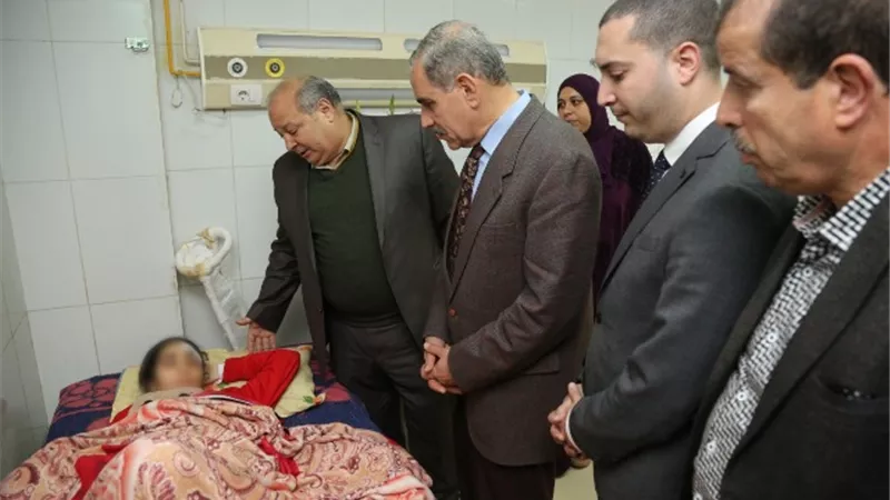 محافظ كفرالشيخ يطمئن علي 