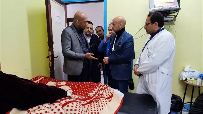وكيل وزارة الصحة يطمئن علي مريضة بداء الفيل بحميات الزقازيق
