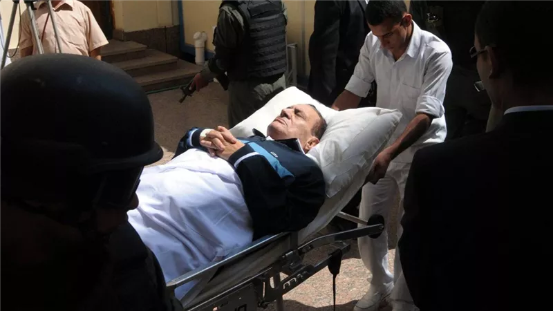 الرئيس الاسبق حسنى مبارك فى العناية المركزة