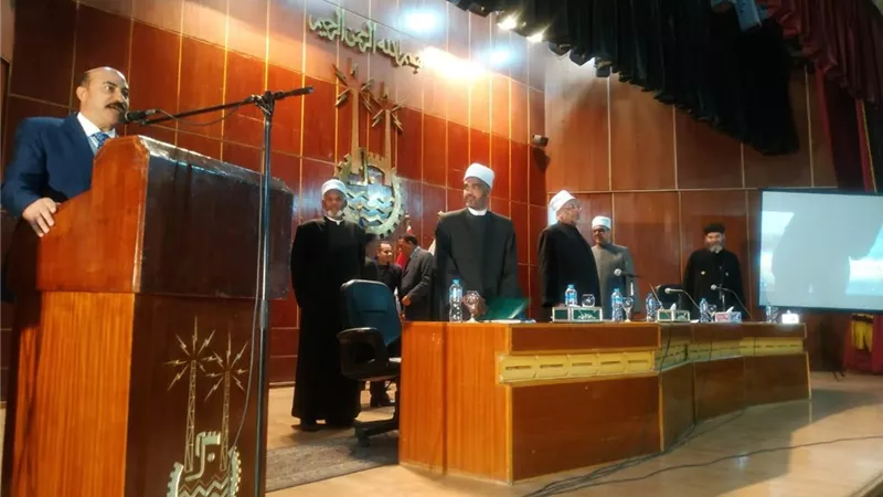 محافظ أسوان لعلماء الأزهر: الشباب في حاجة ملحة للأخذ بأيديهم
