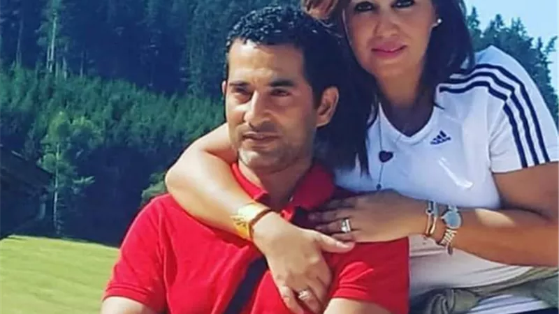 الفنان عمرو سعد يعود لزوجته بعد شهور