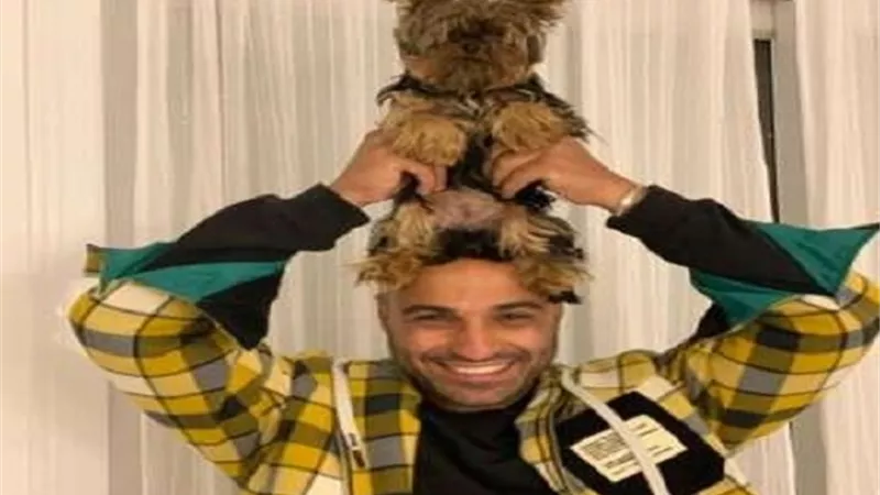 أحمد فهمى يشعل السوشيال ميديا مع كلبه