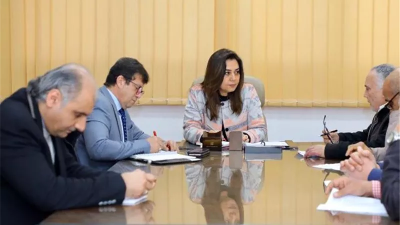 محافظ دمياط تستمع إلى مشاكل الصيادين وسبل حماية حقوقهم