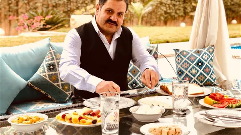 إدوارد يداعب جمهوره بأحدث صورة من كواليس 