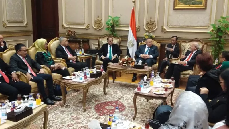 الشريف يلتقى وفد مجلس الشورى الاندونيسى بمقر مجلس النواب