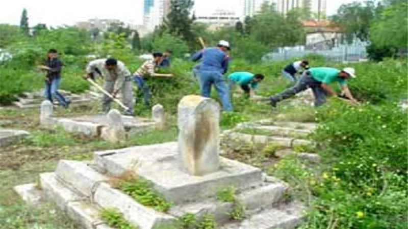 حكم الدين في دفن الرجال مع النساء في مقبرة واحدة ..